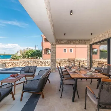 Royal House 2 Pašman