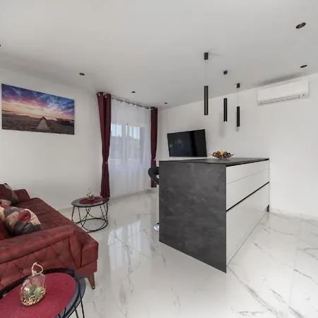 Villa Royal House 2 *