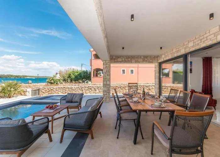 Royal House 2 Pašman